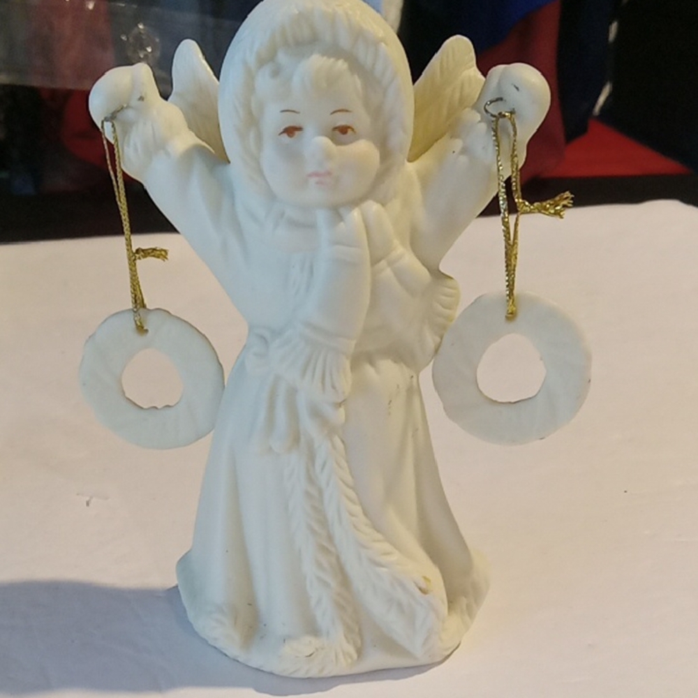 Angel Figurines Holding Ornaments Set Of 3 Ceramic - Picture 3 of 4